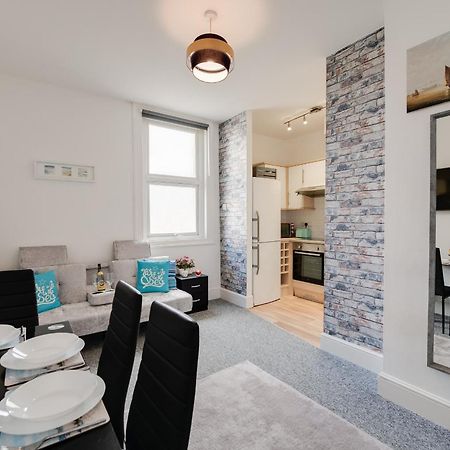 شقة Dockyard Hideaway Nr Gunwharf Quays بورتسماوث المظهر الخارجي الصورة